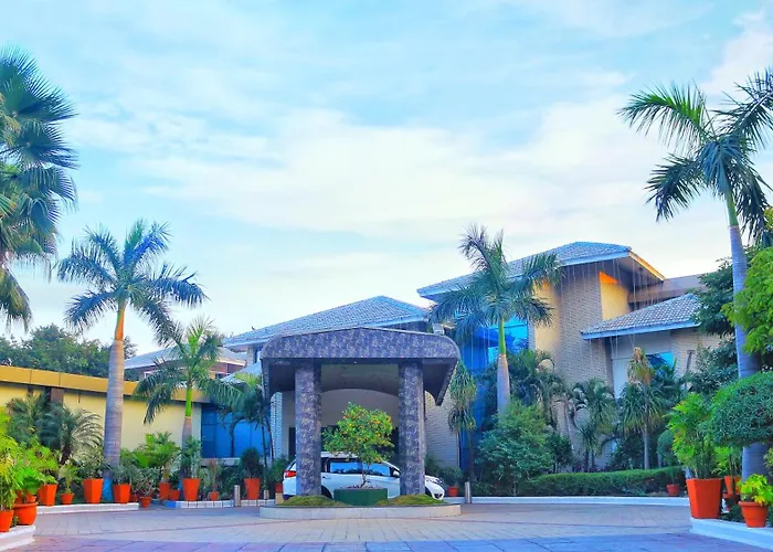 Dee Marks Airport & ResortsAirport Hotel