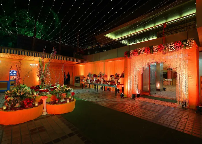 Dee Marks Airport & ResortsAirport Hotel